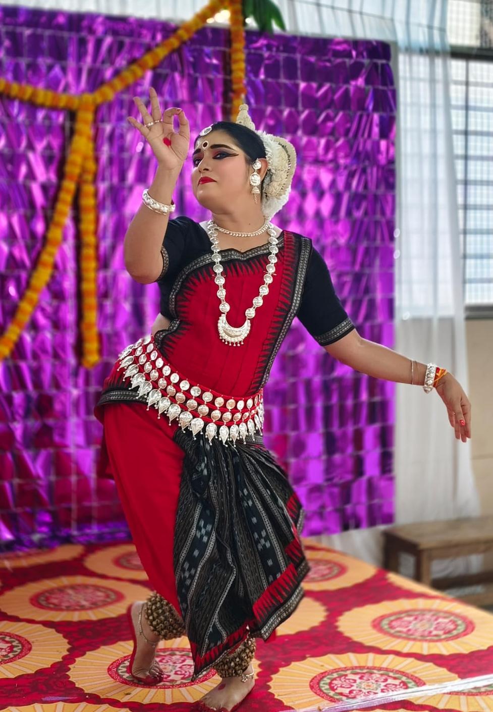 Odissi seated pose during festival showcase